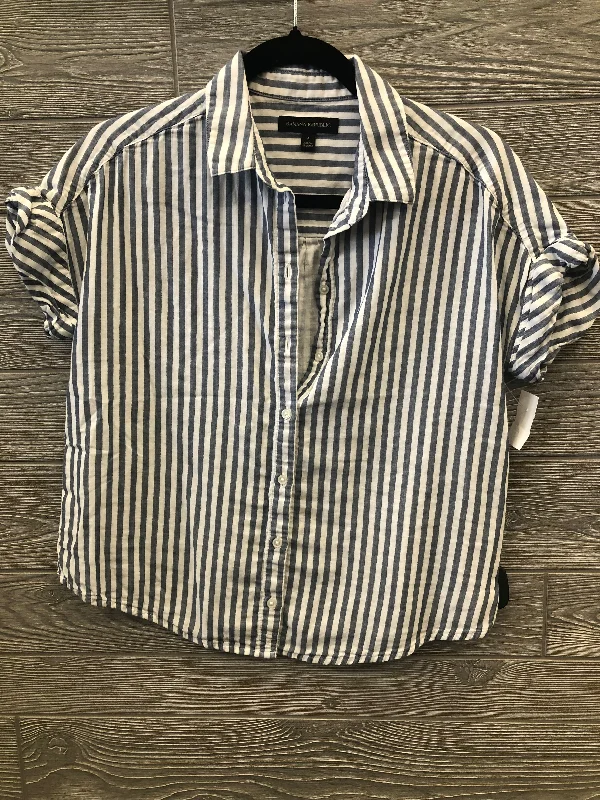 Top Short Sleeve By Banana Republic In Striped Pattern, Size: S