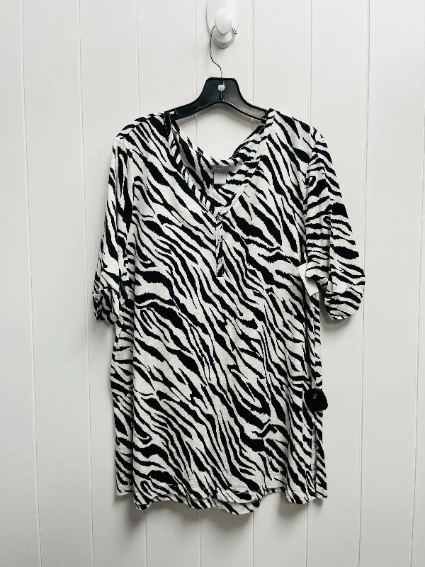 Top Short Sleeve By Chicos In Black & White, Size: Xl