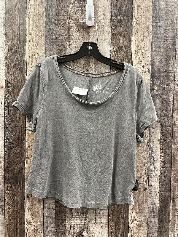 Top Short Sleeve By Pilcro In Grey, Size: Xl